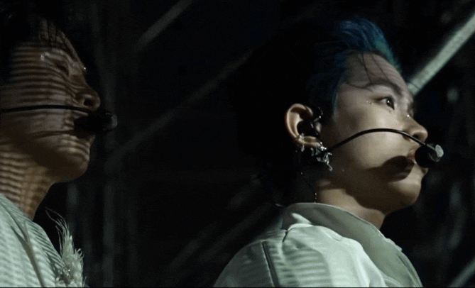 Những ánh mắt lo lắng, sự bồn chồn và khoảng lặng tự trấn an mình trước khi lên sân khấu của các Anh Trai