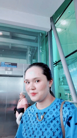 Bà xã Duy Mạnh bị nhận xét là mặc đồ hiệu nhưng không sang