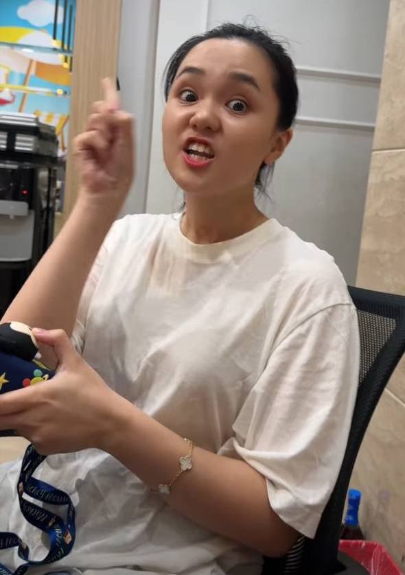 Hay khi bà xã Duy Mạnh gạt bỏ hình tượng để quay video bắt trend thế này