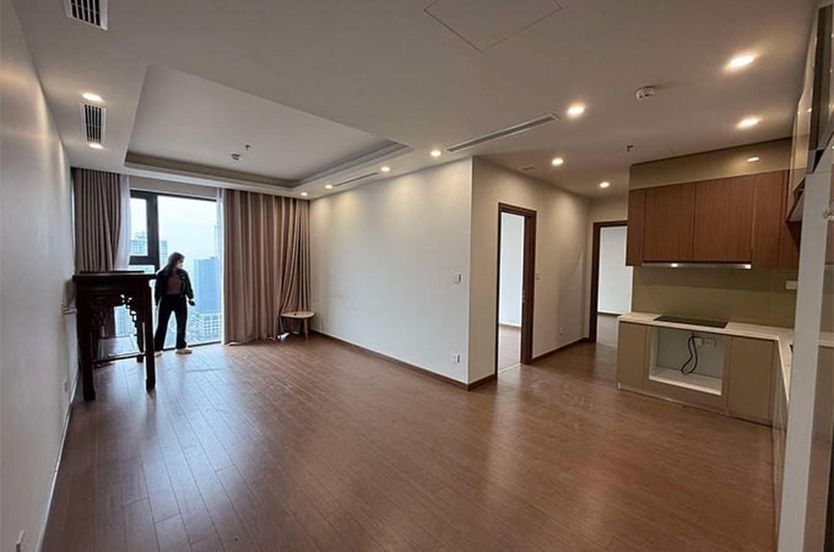 Ngày 7/1, một ngày sau khi trở về từ Thái Lan, Hoàng Đức đã cùng bố mẹ đến nhận nhà mới tại Mỹ Đình, Hà Nội. (Ảnh: MC Quang Việt)