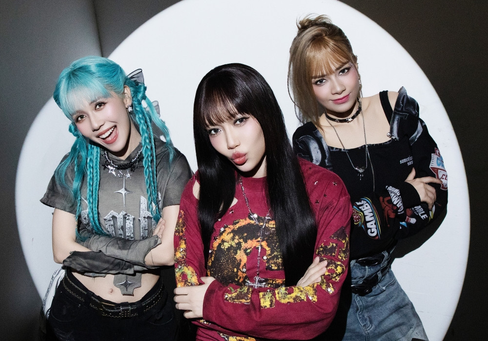 Diệu Nhi, Hậu Hoàng và Dương Hoàng Yến trong MV. 