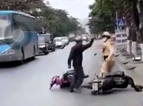 Hình ảnh Nguyễn Văn Thuyên hành hung CSGT tại Kiến An, Hải Phòng. (Ảnh: Công an Hải Phòng)