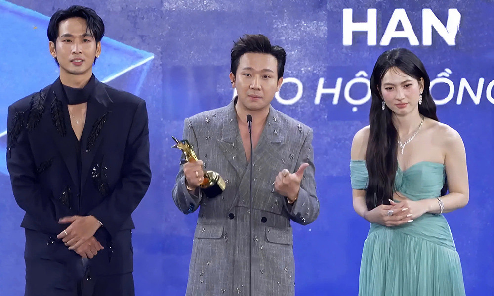 Đạo diễn Trấn Thành và diễn viên Tuấn Trần - Phương Anh Đào của phim 