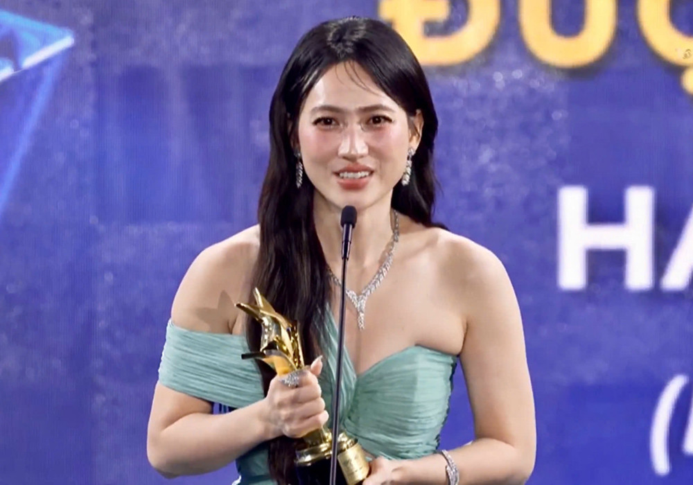 Tuấn Trần, Phương Anh Đào cùng nhận 3 giải thưởng trong đêm. 