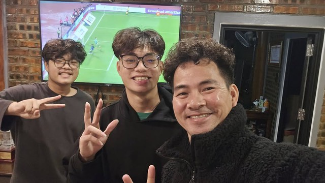 Cách đây 1 năm, trong clip chia sẻ trên kênh YouTube của mình, NSND Xuân Bắc có cuộc trò chuyện với 2 con trai về chủ đề Táo quân, anh đã hé lộ những 