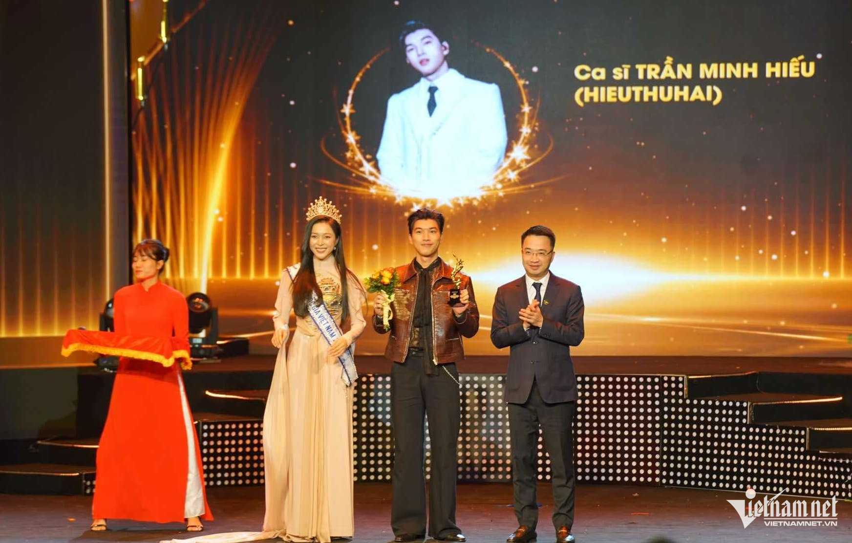 HIEUTHUHAI được vinh danh ''Gương mặt trẻ nổi bật 2024''.