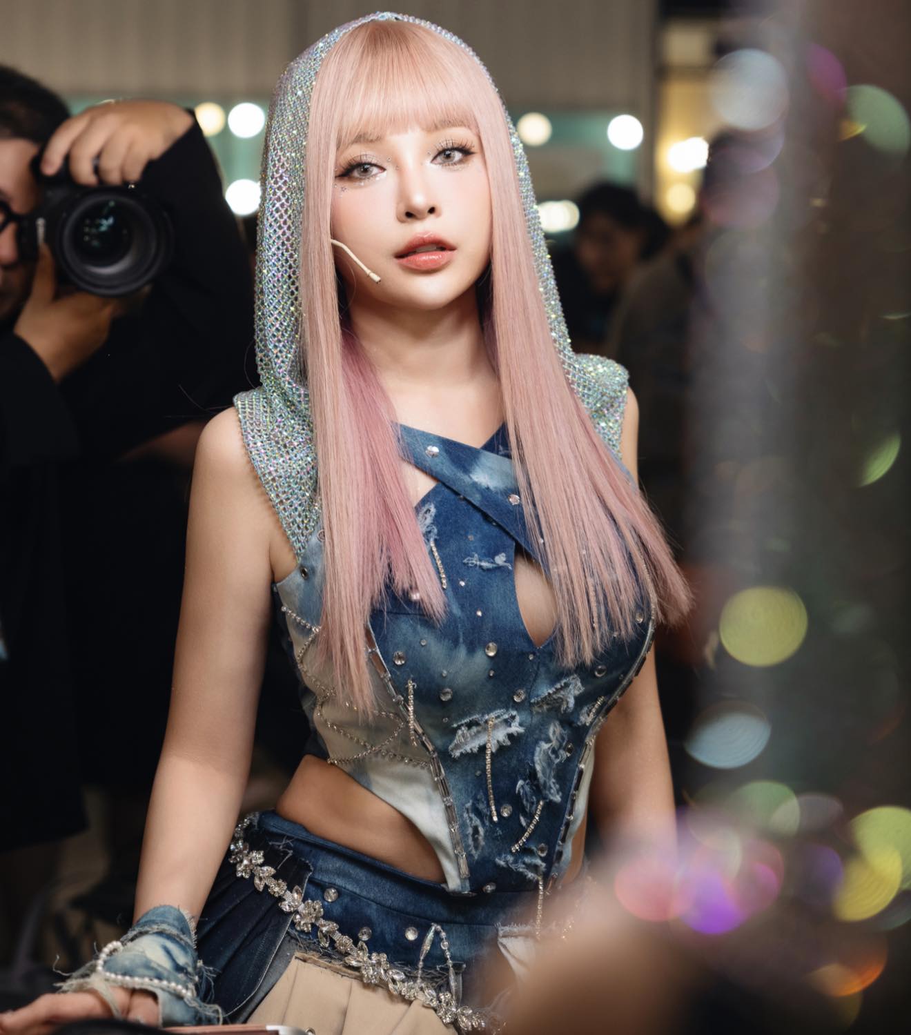 Huyền Baby tích cực tham gia các hoạt động nghệ thuật. 