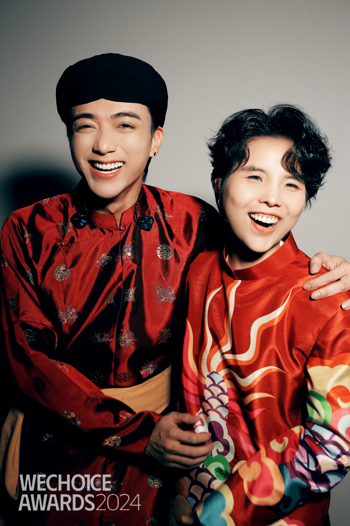 Cái ôm hội ngộ của đôi bạn thân