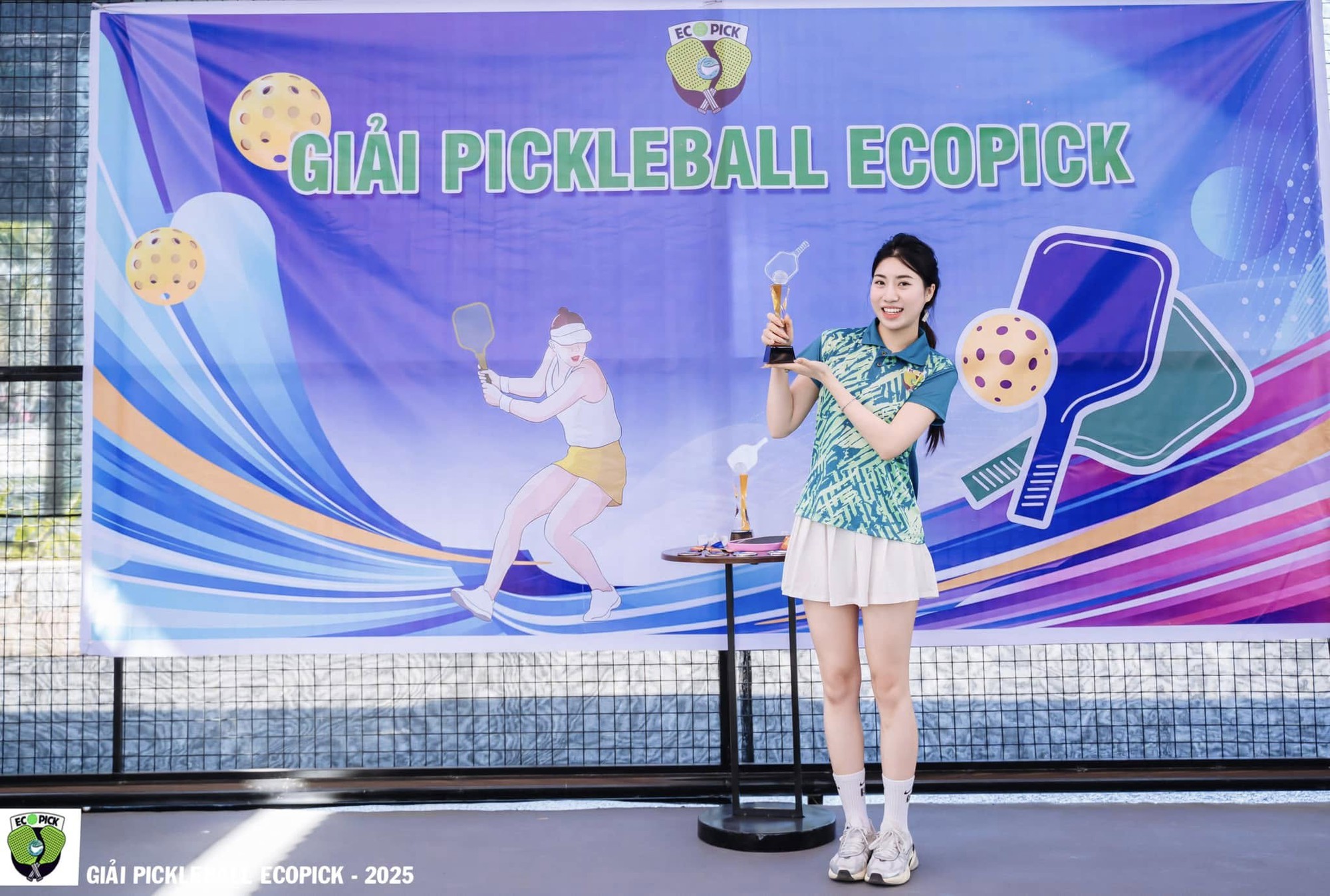 Em gái Văn Toàn tham gia giải pickleball