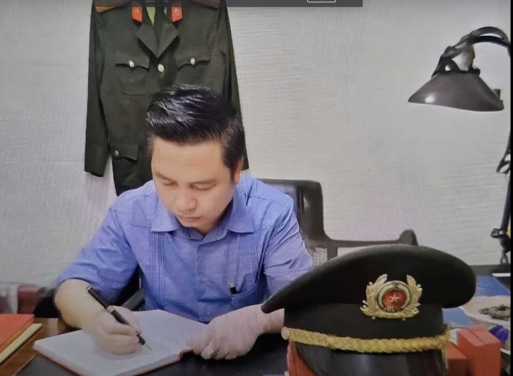 Trần Quốc Do đăng hình giả mạo công an - Ảnh: CACC