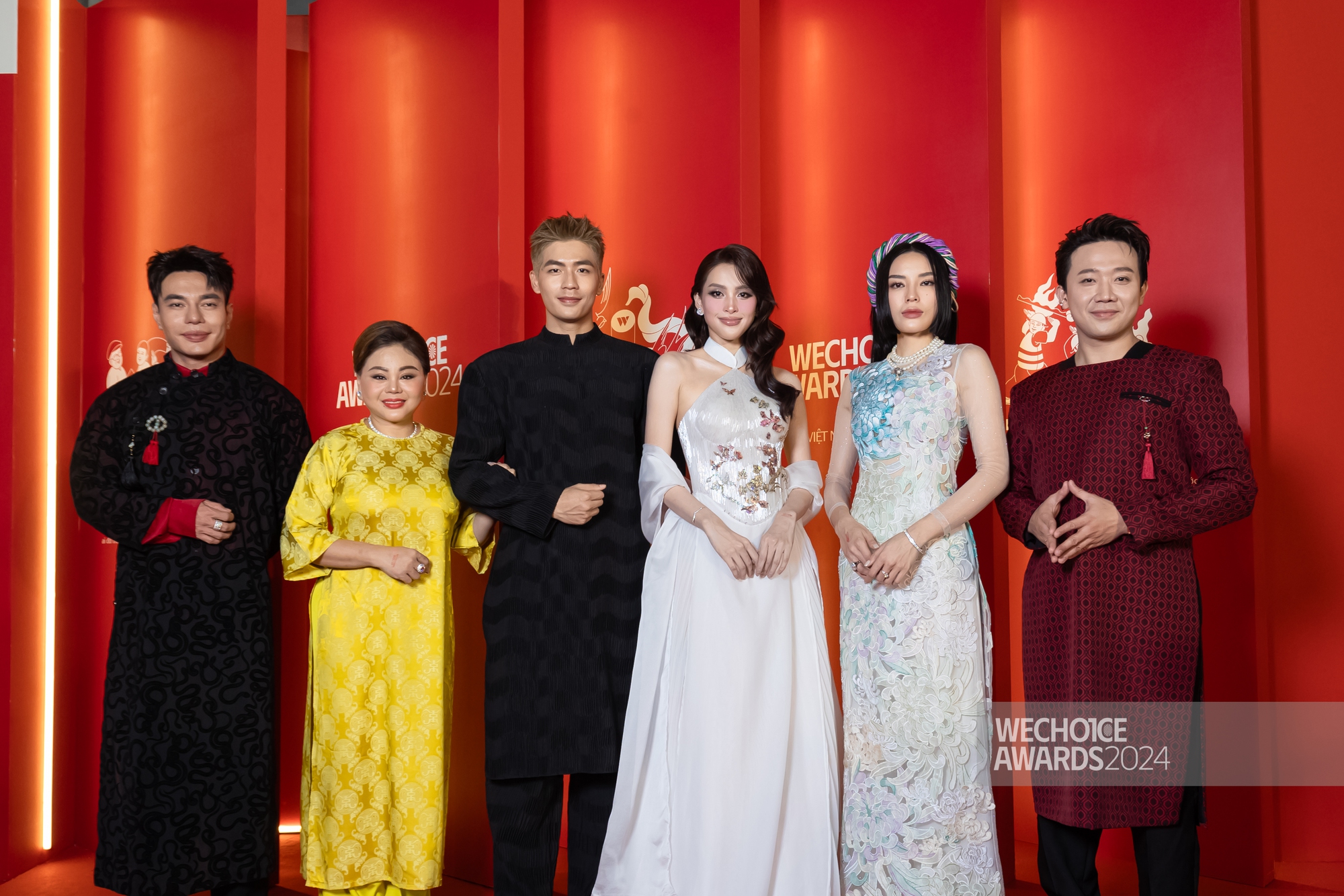 Trấn Thành - Lê Dương Bảo Lâm đã kịp thời xuất hiện trên thảm đỏ