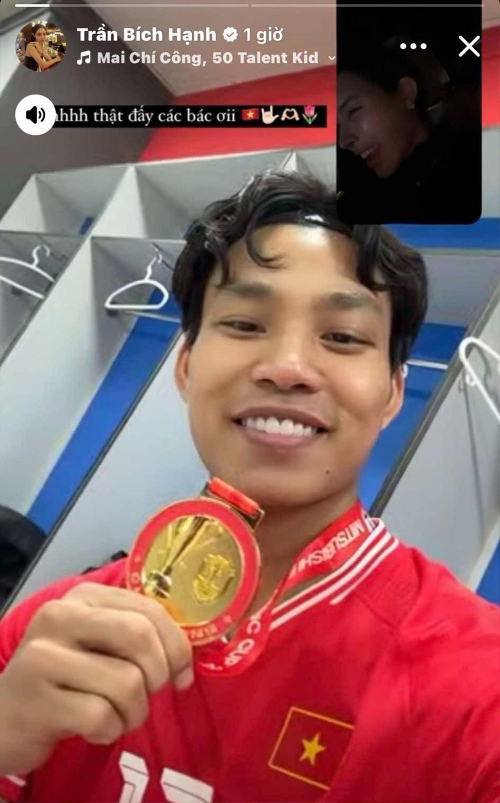 Bích Hạnh khoe trò chuyện với nửa kia của mình