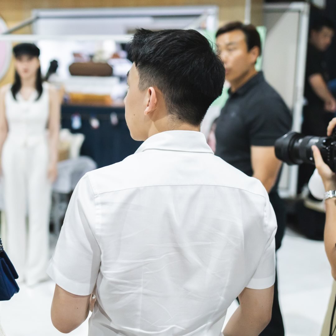 Trước đó, nam thiếu gia từng sử dụng hình ảnh bóng lưng này làm ảnh đại diện.