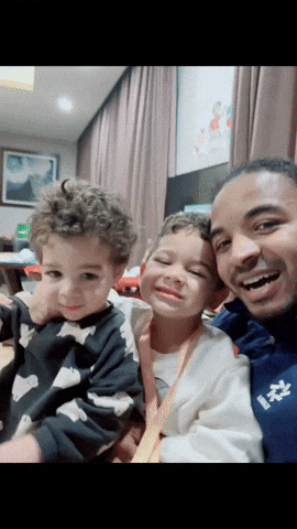 Xuân Son vui cùng các con