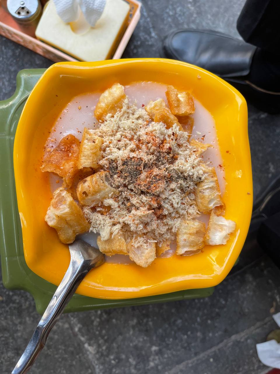 Giá một bát cháo giao động từ 20.000 - 60.000 đồng, tùy vào nhu cầu của khách hàng