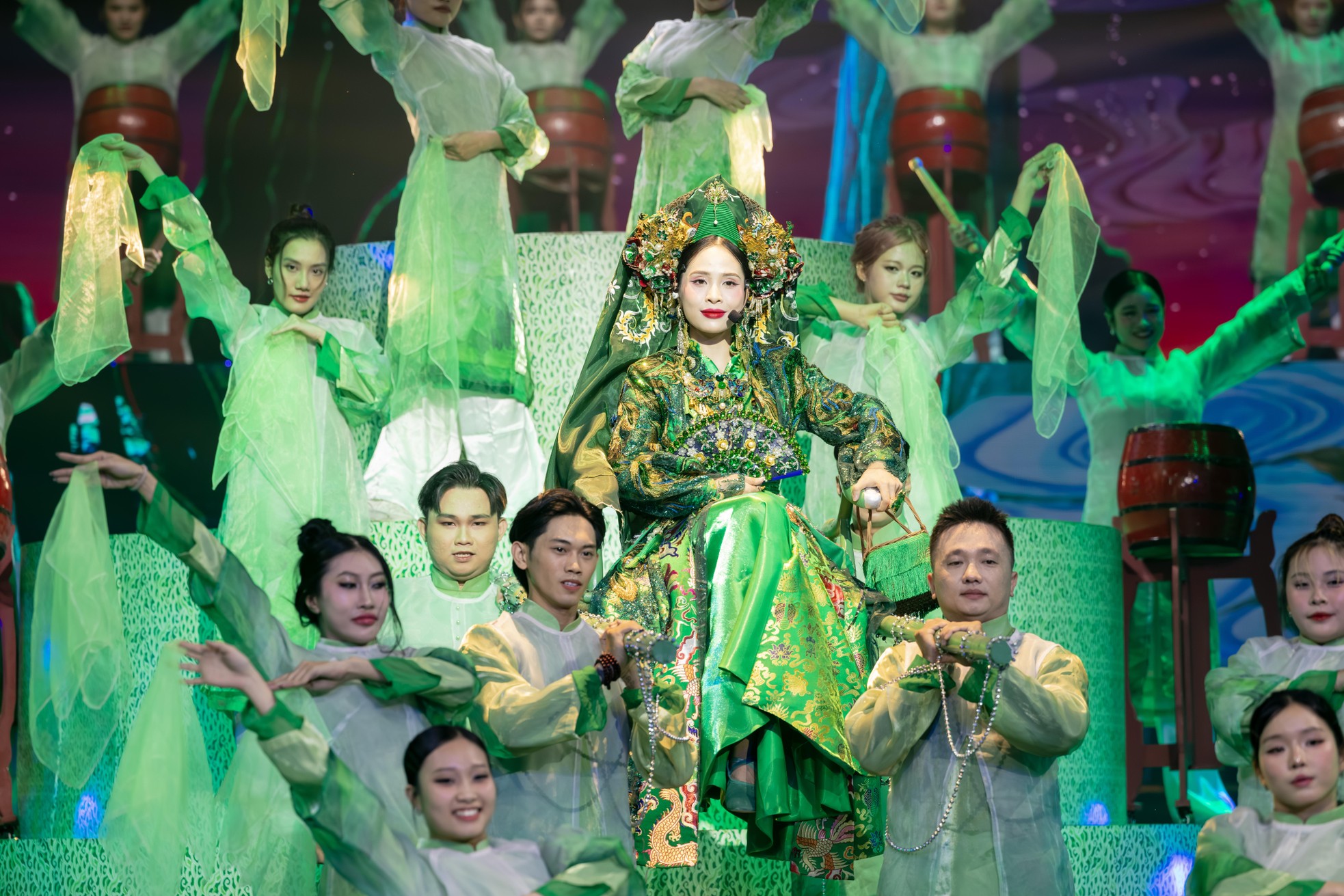 Kiều Anh tung hết công lực trong phần diễn Cô đôi thượng ngàn. Ảnh: BTC