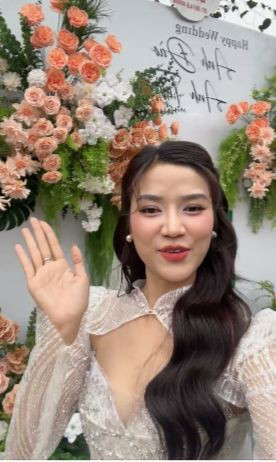 Trước đó, diễn viên Anh Đào và Anh Tuấn tổ chức lễ ăn hỏi hôm 21/11/2024. Cặp đôi đã hoàn tất thủ tục đăng ký kết hôn.