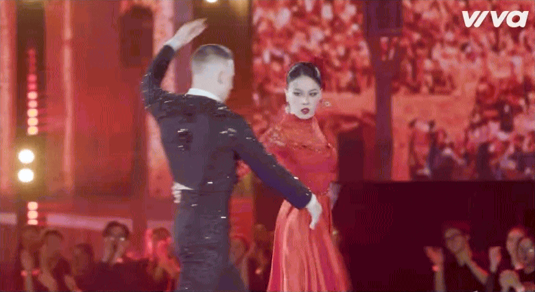 Kết thúc phần thi, NSND Trần Ly Ly và Đoan Trang cùng dành cho Ngọc Hằng 9.5 điểm, Khánh Thi và giám khảo Thu Hương cùng chấm nàng hậu 9 điểm. Riêng Chí Anh dành cho Ngọc Hằng điểm 10 tuyệt đối.