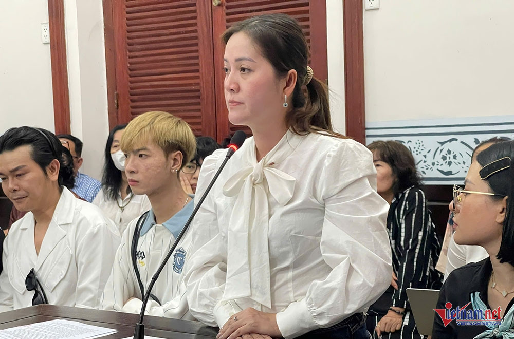Bà Võ Thị Hồng Loan tại phiên sơ thẩm. Ảnh: YL