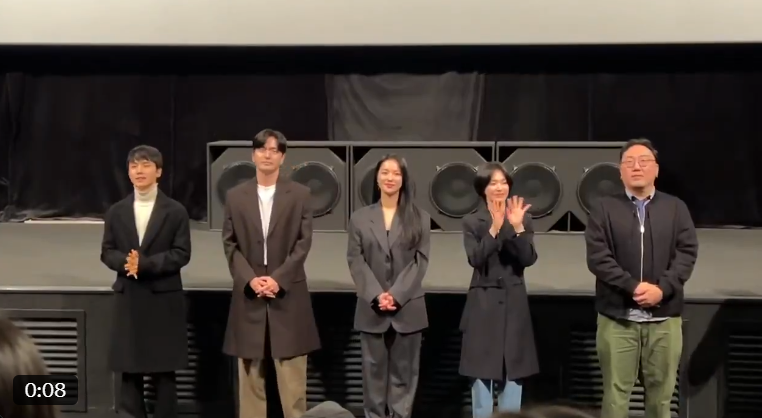 Khoảnh khắc ekip Dark Nuns đứng chung khung hình