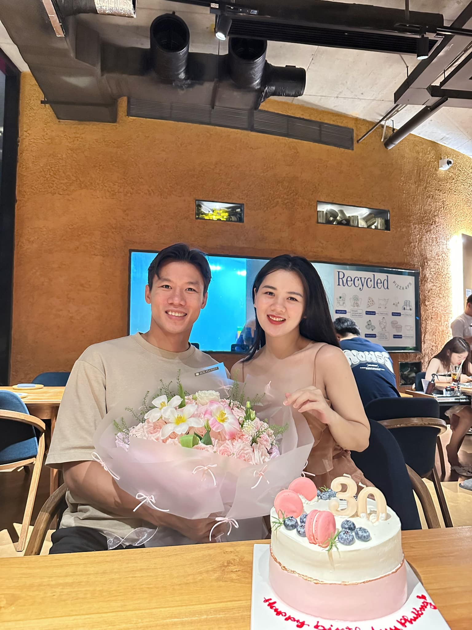 Cặp đôi thường xuyên hẹn hò vun đắp tình cảm