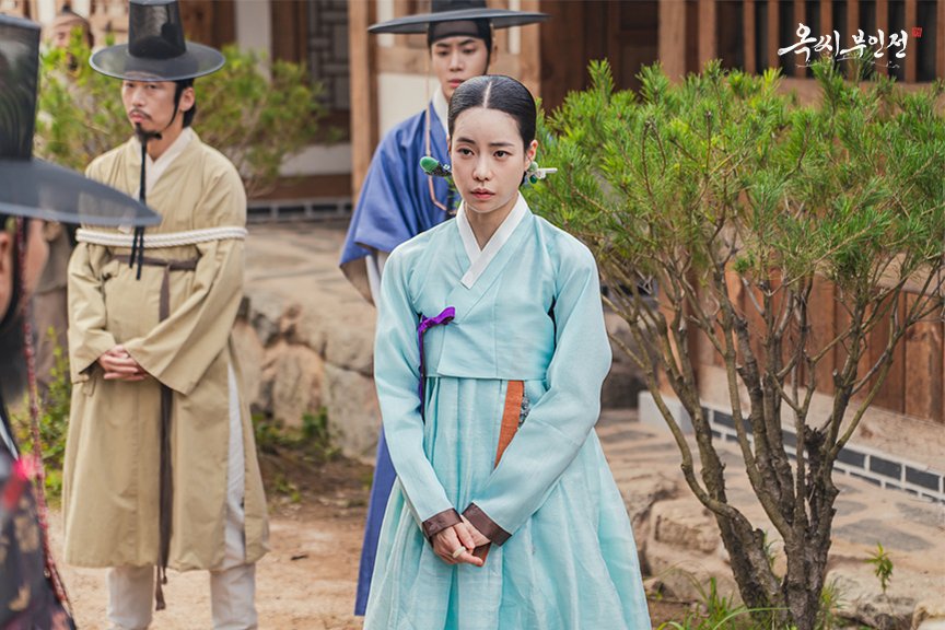 Cuộc đời nữ chính Tae Yeong vẫn chưa hết khổ khi thân phận đã bại lộ ở những tập gần cuối.