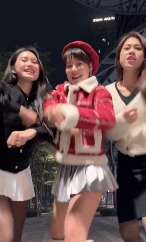 Nàng WAG Doãn Hải My quậy tưng bừng cùng hội chị em thân thiết