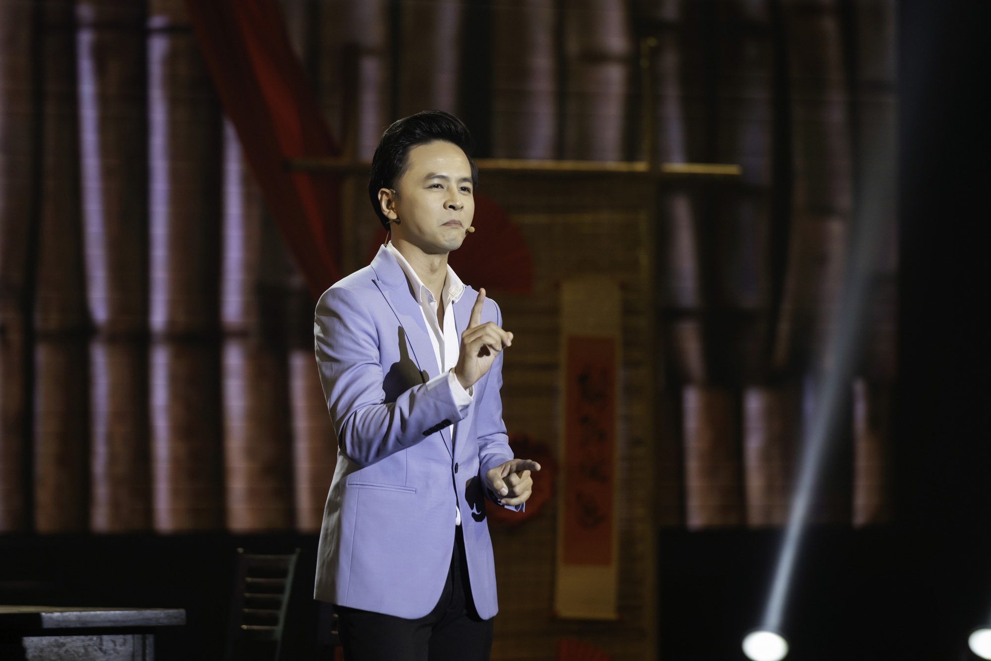 Anh cho biết kinh nghiệm và các bài học từ cuộc thi giúp nhiều cho sự nghiệp MC, diễn viên của mình sau này