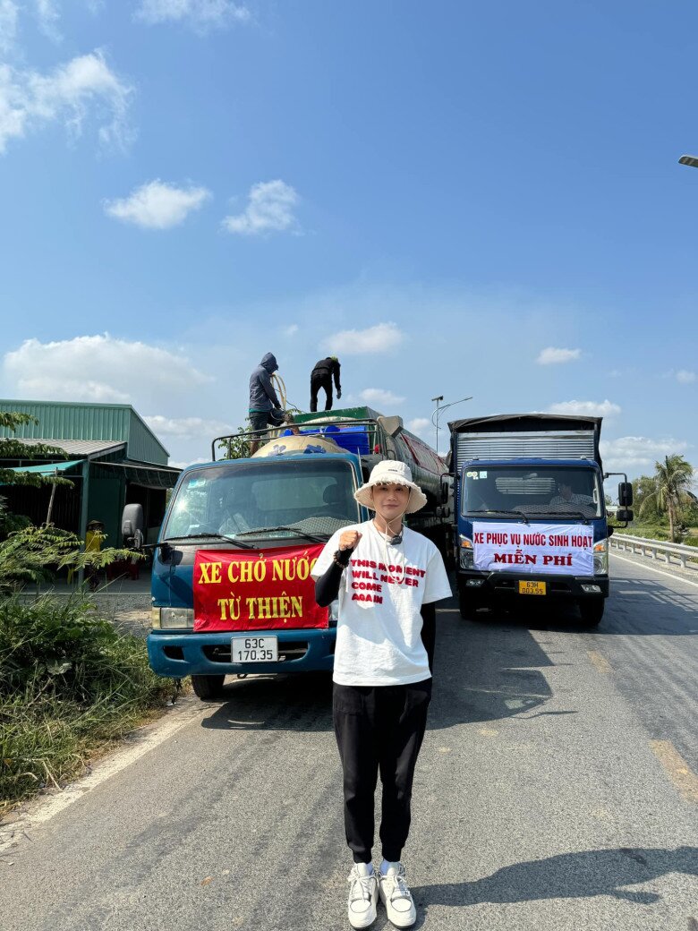 Ngoài ra, Vĩnh Thích Ăn Ngon còn được mọi người yêu mến hơn bằng những chuyến thiện nguyện, cấp nước sạch cho bà con miền Tây, chung tay cùng cộng đồng khắc phục hậu quả của cơn bão Yagi vào tháng 9/2024… 
