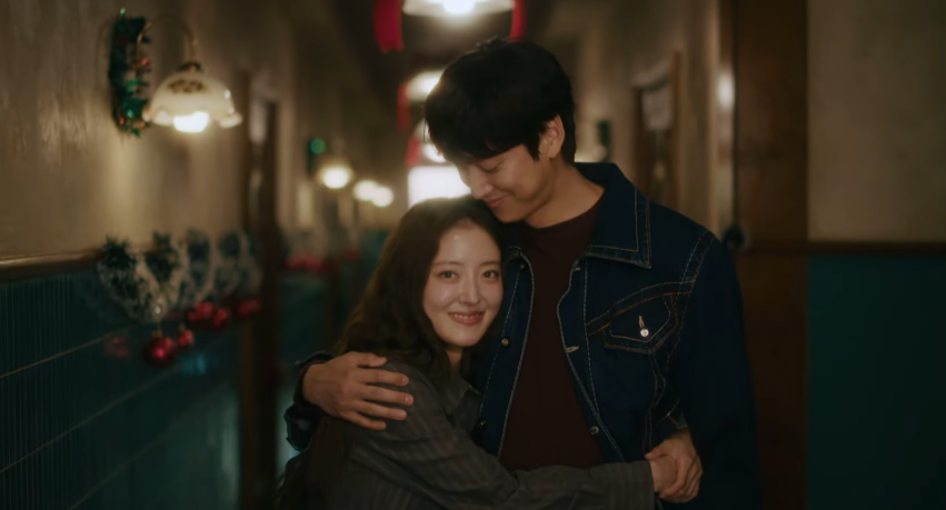 Ở hậu trường, họ còn thoải mái tương tác hơn cả trên phim