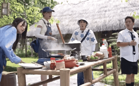 Tiểu Vy và Huỳnh Lập cũng hoang mang tột độ khi chứng kiến việc làm của Han Sara