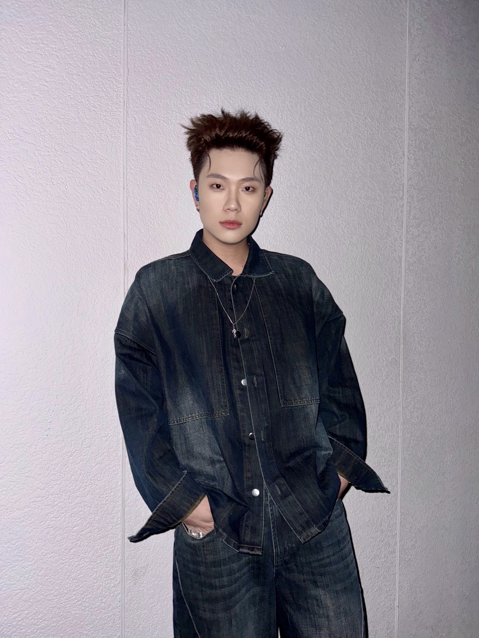 Kỷ lục Nghệ sĩ Việt đầu tiên đạt #1 The Official Vietnam Chart của Dương Domic càng khiến người hâm mộ nức nở tự hào