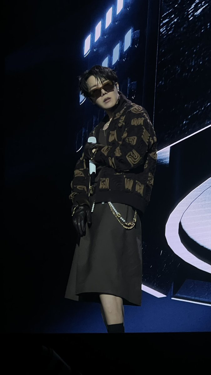 j-hope chất chơi tại Pháp