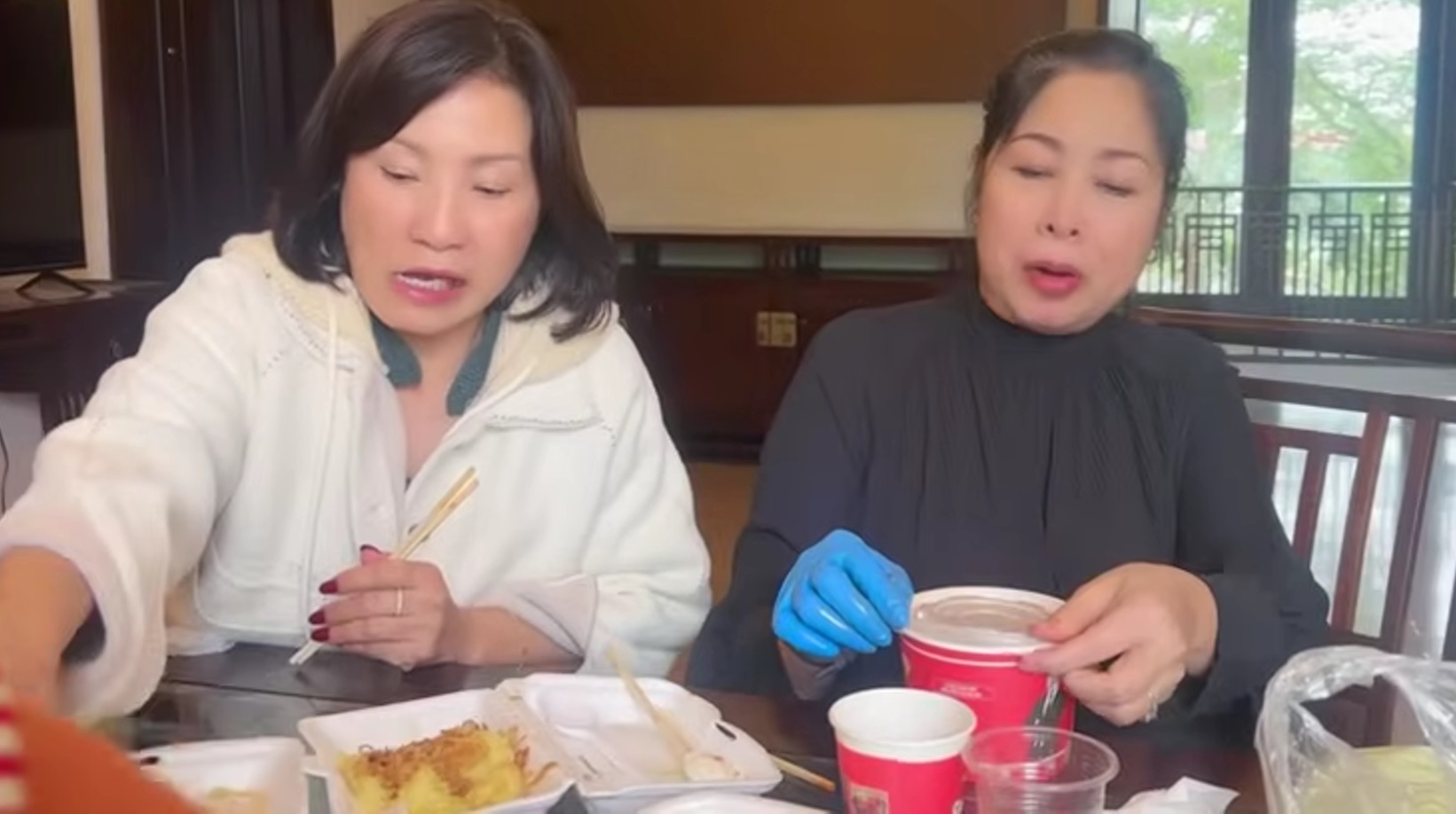 Hồng Đào và Hồng Vân