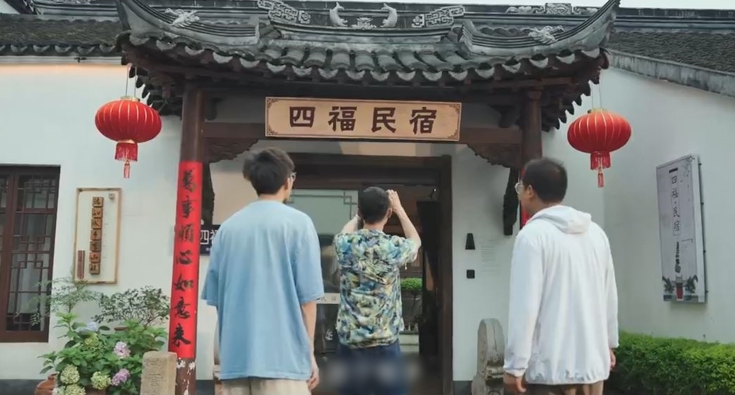 Họ muốn giới thiệu cảnh sắc quê hương đến du khách