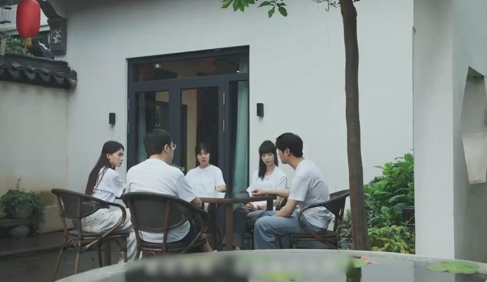 Nhóm bạn quyết định tự khởi nghiệp