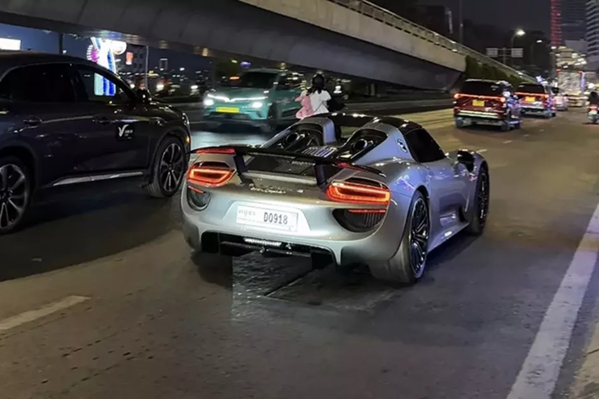 Đây là 1 trong 2 chiếc xe Porsche 918 Spyder ở Việt Nam, xe mang ngoại thất màu xám và được đăng ký biển số của Campuchia, chiếc còn lại mang màu trắng được Phan Công Khanh nhập về Việt Nam, ra biển số Ngoại giao, và chắc chắn vài năm nữa cũng sẽ không xuất hiện công khai, trừ khi xe được làm thủ tục ra biển 51.