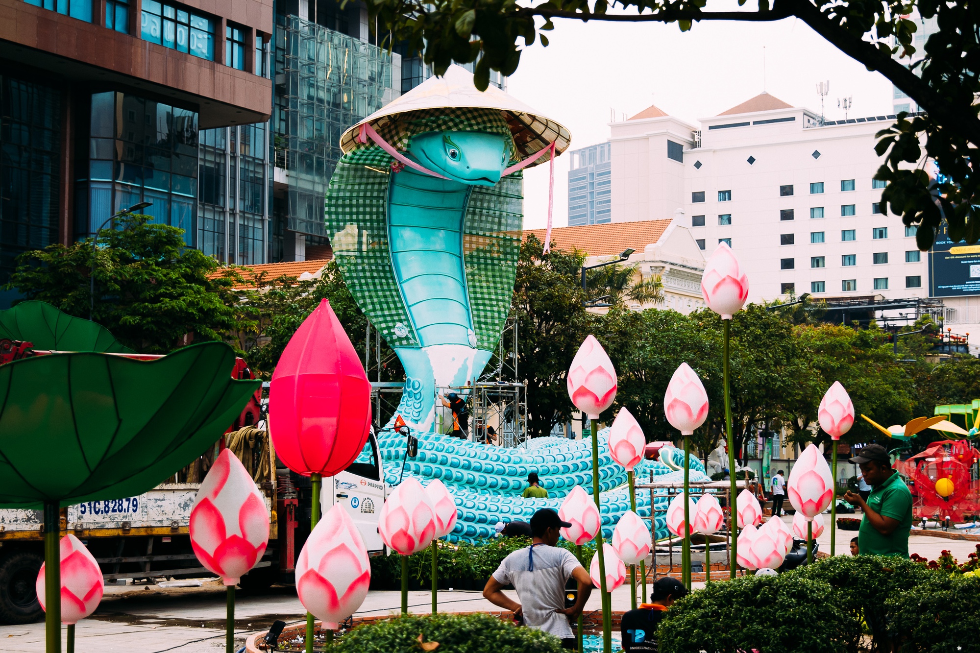 Hình ảnh linh vật rắn đang gây xôn xao tại TP.HCM