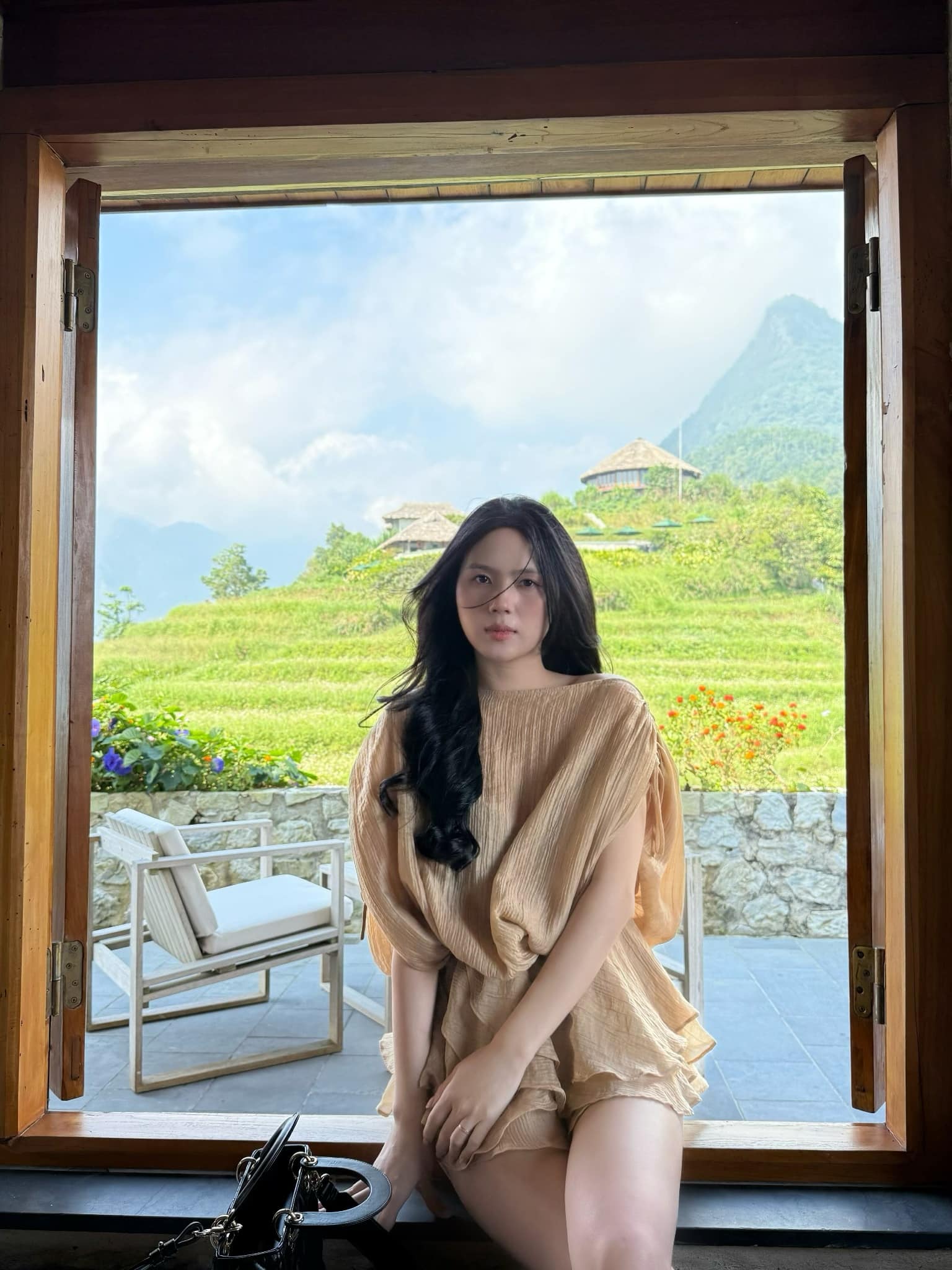 Dù là mẹ một con, vẻ ngoài của Uyên Kem không có nhiều thay đổi so với thời còn độc thân. Thậm chí Uyên còn ngày càng mặn mà, nữ tính