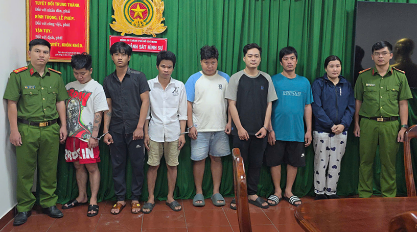 Nhóm đối tượng bị bắt giữ. Ảnh: Công an cung cấp