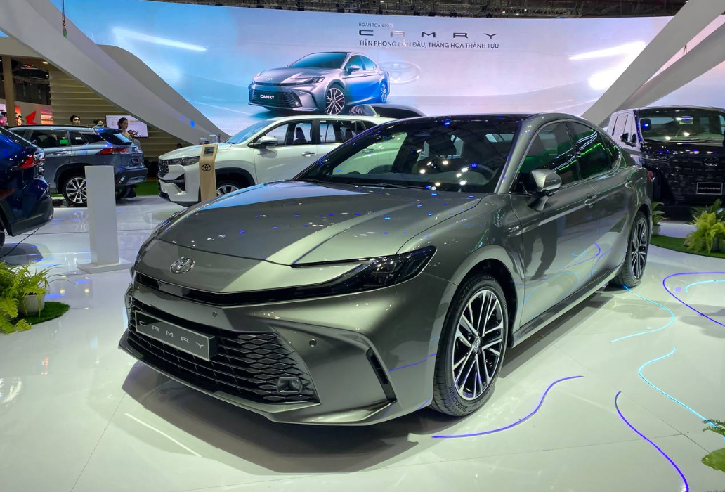 Toyota Camry 2.5 HEV TOP là mẫu xe được giới chuyên gia đánh giá cao. Ảnh: TMV