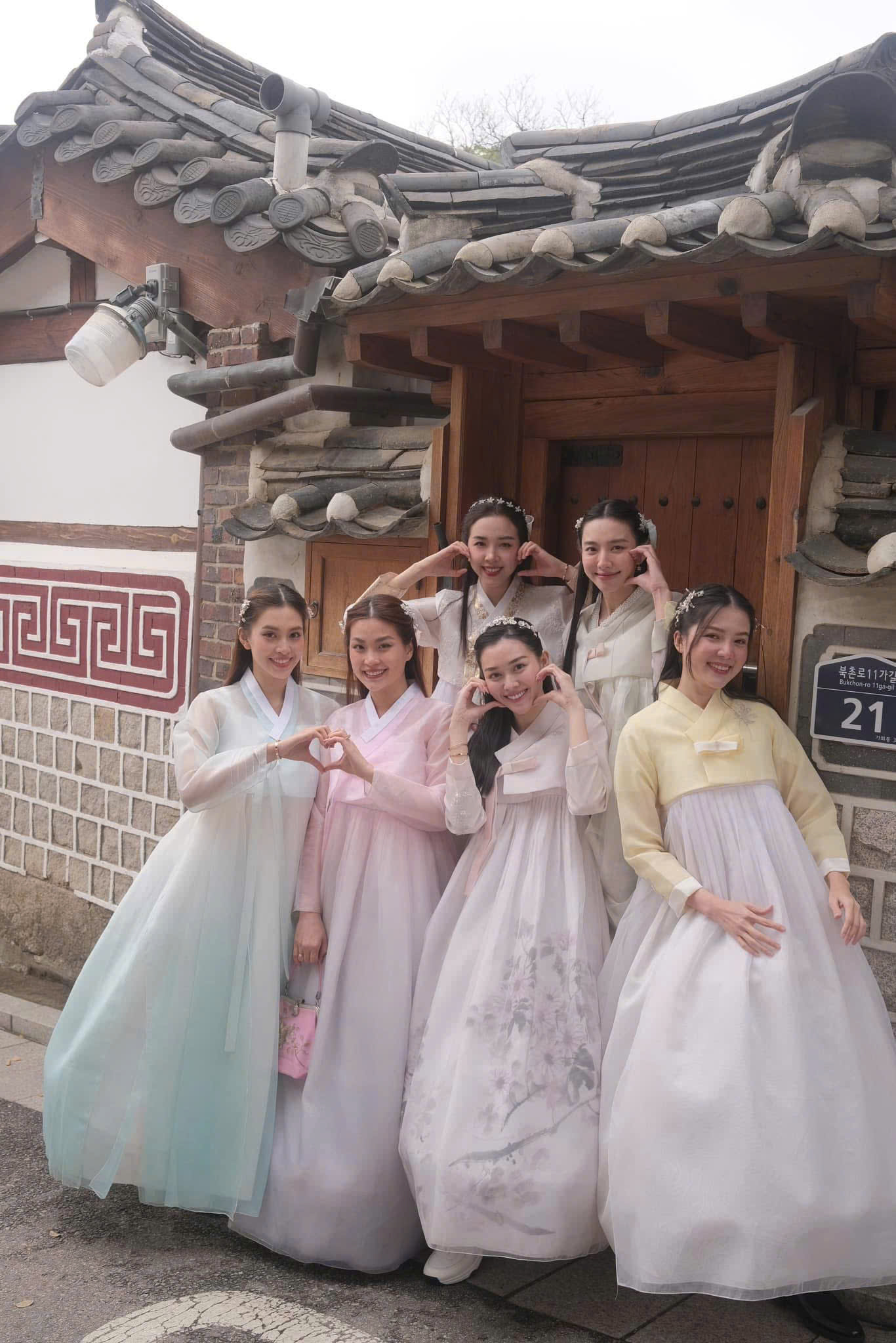 Á hậu Thúy An còn được biết đến là thành viên trong hội bạn thân của Hoa hậu Thùy Tiên