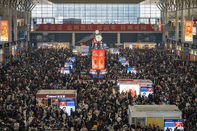 Vào ngày 20 tháng 1 năm 2025, Ga Hồng Kiều Thượng Hải đã đón lượng hành khách cao điểm trong đợt cao điểm Xuân vận