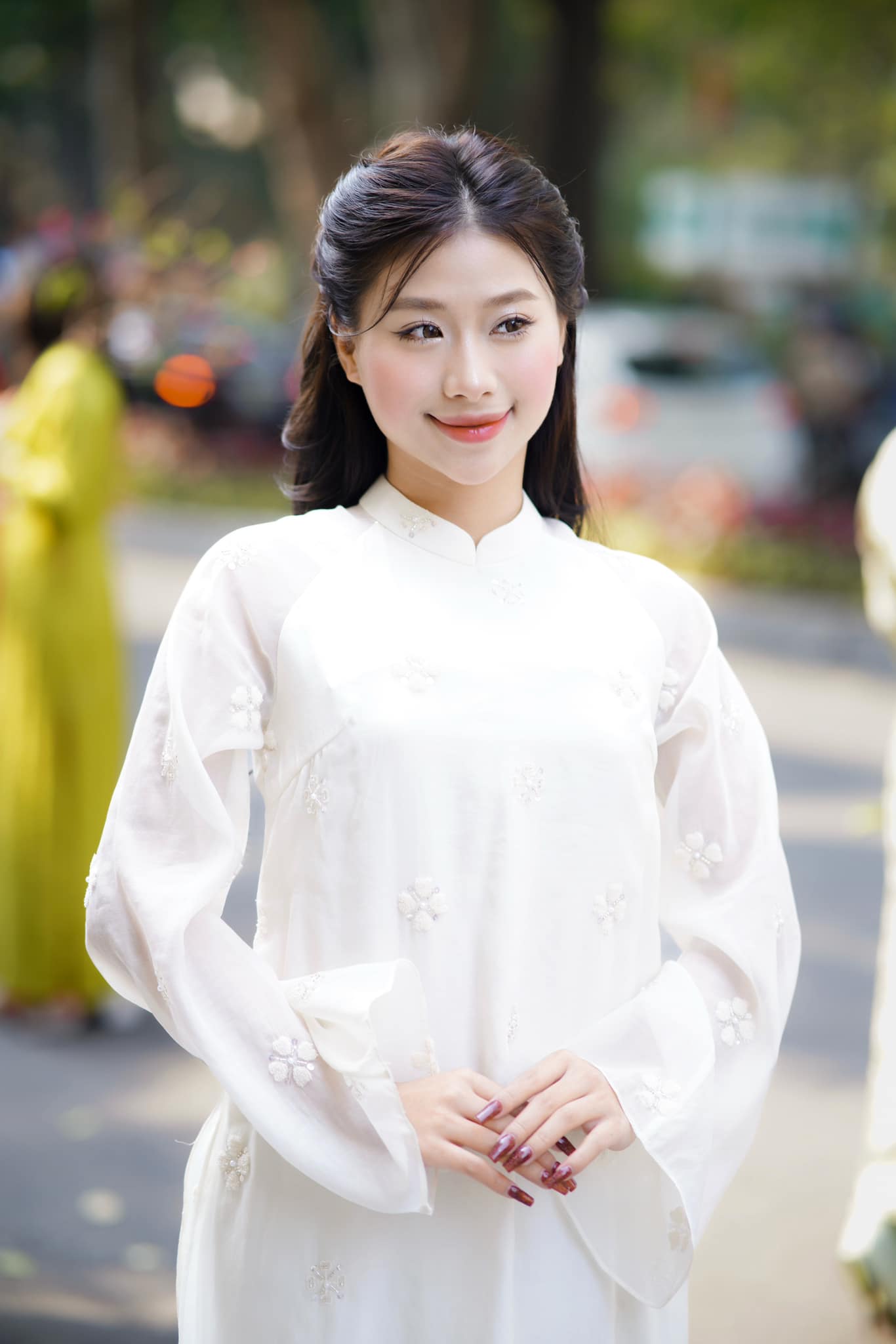 Louis Phạm trong tà áo dài với hình tượng thục nữ ngày tết