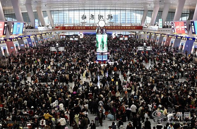 Hình ảnh ghi nhận tại ga Đông Hàng Châu