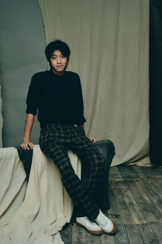 Khi lên đồ chụp ảnh thì cậu cả nhà Cường Đô La gây sốt bởi khí chất ngời ngời