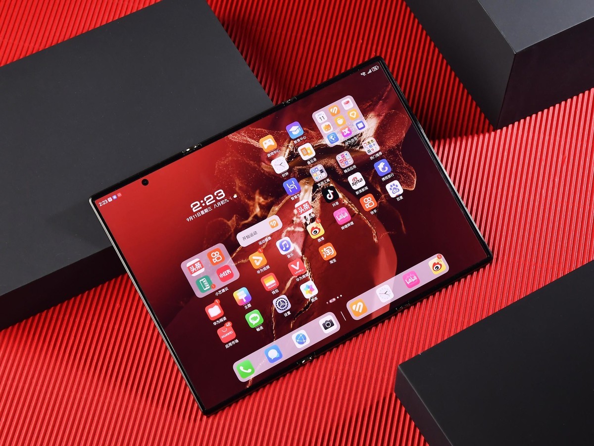 Ảnh thực tế Huawei Mate XT - Ảnh: ZOL