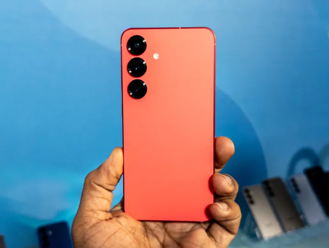 S25 Plus có sự thanh thoát hơn.