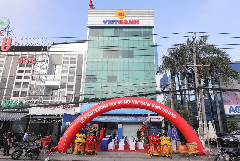 VietBank Bình Dương khai trương năm 2022. Ảnh: VietBank.