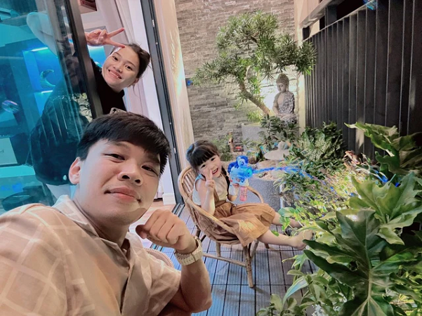 Tung Ruoi Cuộc sống bình dị của Trung Ruồi 'Táo quân' và vợ diễn viên múa trong ...